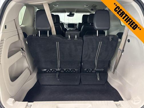 2022 Chrysler Pacifica Touring-L