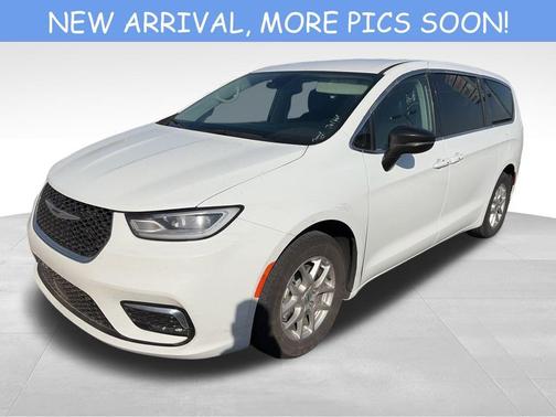 2024 Chrysler Pacifica Touring-L