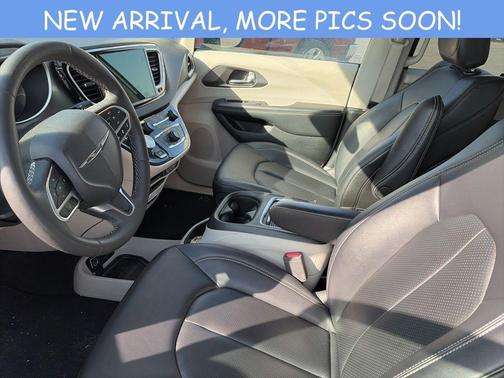 2024 Chrysler Pacifica Touring-L