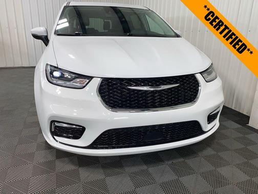 2023 Chrysler Pacifica Touring-L