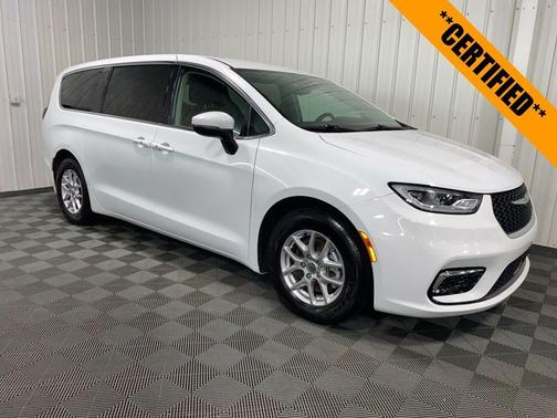 2023 Chrysler Pacifica Touring-L