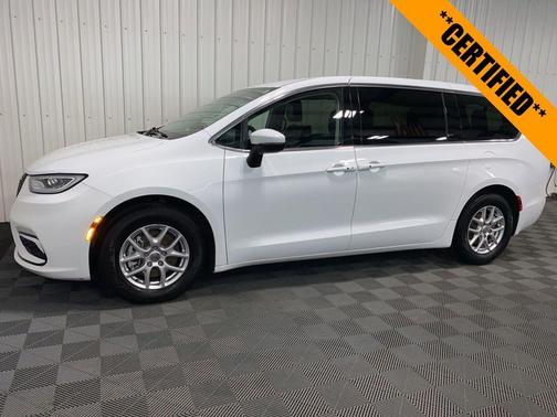 2023 Chrysler Pacifica Touring-L