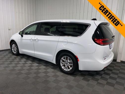 2023 Chrysler Pacifica Touring-L