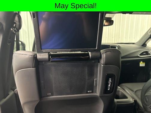 Diamond Black 2026 Chrysler Pacifica Select