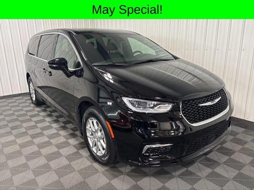 Diamond Black 2026 Chrysler Pacifica Select