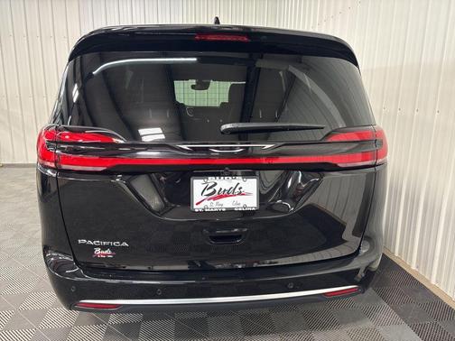Diamond Black 2027 Chrysler Pacifica SELECT