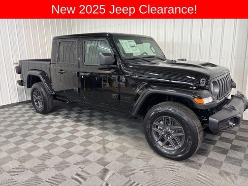Black Clearcoat 2025 Jeep Gladiator Sport