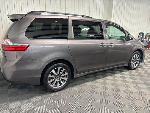 2020 Toyota Sienna XLE Premium
