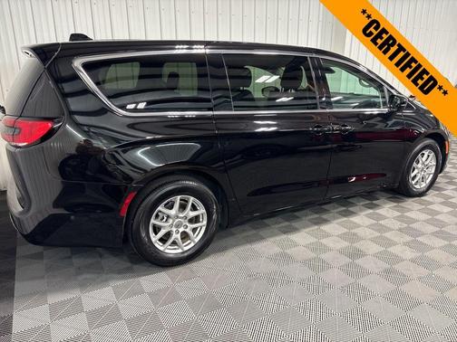 2024 Chrysler Pacifica Touring-L