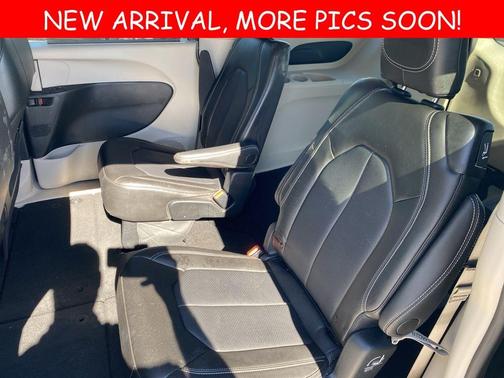 2024 Chrysler Pacifica Touring-L