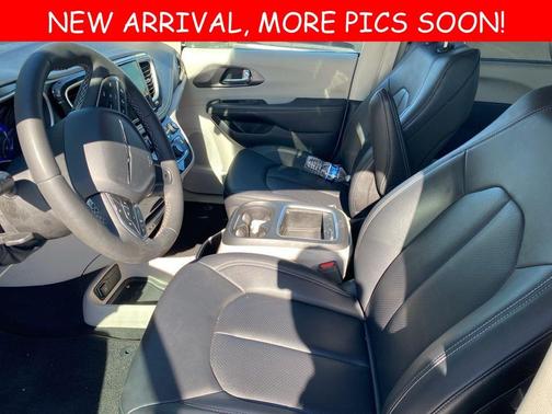 2024 Chrysler Pacifica Touring-L