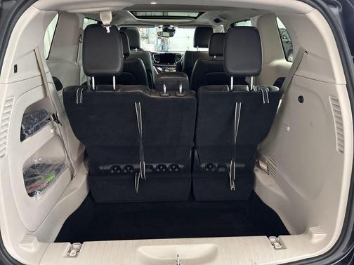 2024 Chrysler Pacifica Touring-L