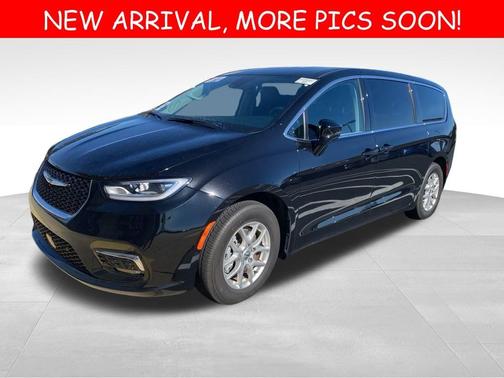 2024 Chrysler Pacifica Touring-L