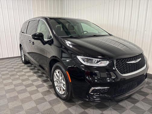 2024 Chrysler Pacifica Touring-L