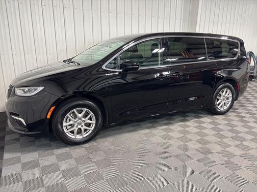 2024 Chrysler Pacifica Touring-L