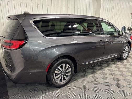 2022 Chrysler Pacifica Hybrid Limited