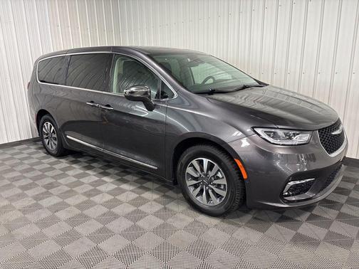 2022 Chrysler Pacifica Hybrid Limited