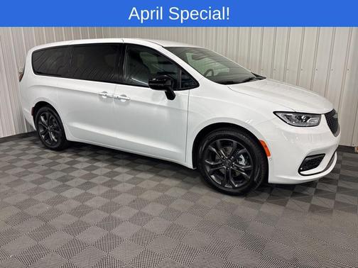 Bright White Clearcoat 2026 Chrysler Pacifica Select