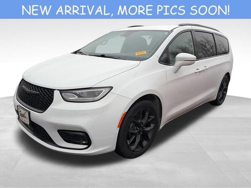 2022 Chrysler Pacifica Touring-L