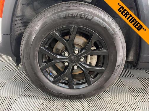 Silver Zynith 2024 Jeep Grand Cherokee Laredo