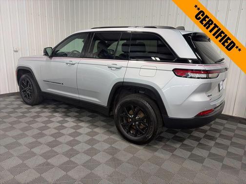 Silver Zynith 2024 Jeep Grand Cherokee Laredo