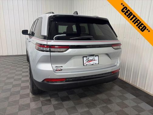 Silver Zynith 2024 Jeep Grand Cherokee Laredo