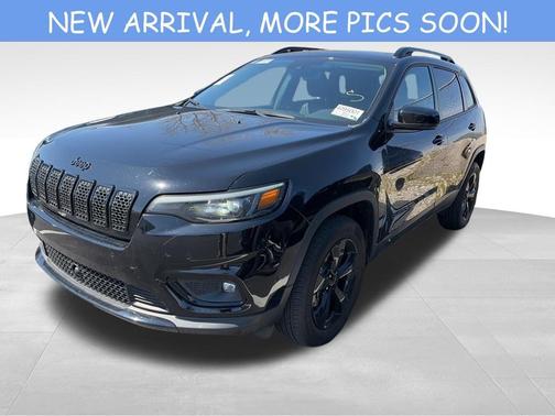 Diamond Black 2023 Jeep Cherokee Altitude Lux