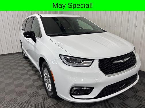 Bright White Clearcoat 2026 Chrysler Pacifica Select