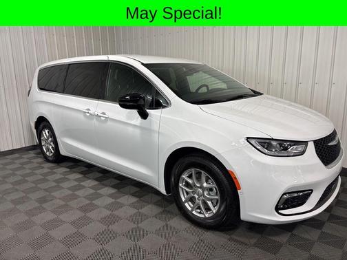 Bright White Clearcoat 2026 Chrysler Pacifica Select