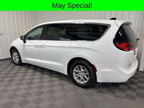 Bright White Clearcoat 2026 Chrysler Pacifica Select