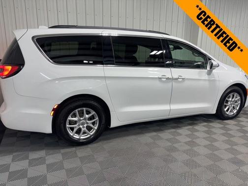 2022 Chrysler Pacifica Touring-L