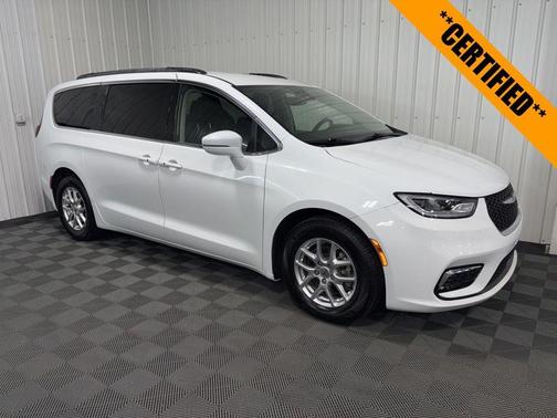 2022 Chrysler Pacifica Touring-L