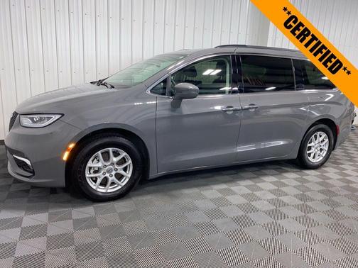2022 Chrysler Pacifica Touring-L