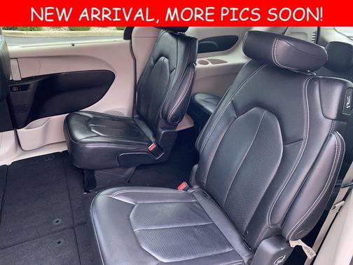 2022 Chrysler Pacifica Touring-L
