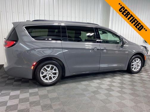 2022 Chrysler Pacifica Touring-L