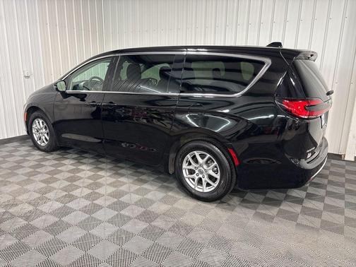 2024 Chrysler Pacifica Touring-L