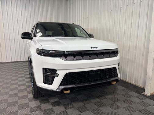 Bright White Clearcoat 2026 Jeep Grand Wagoneer Base