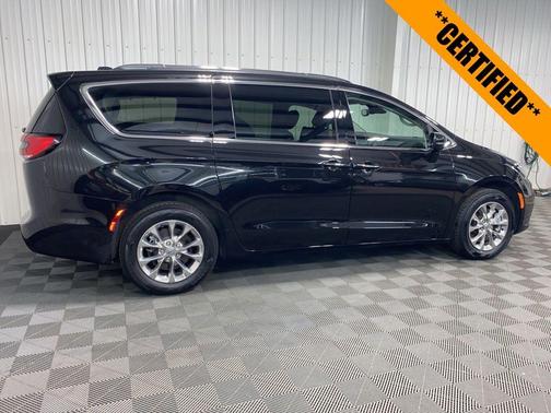 2021 Chrysler Pacifica Touring-L
