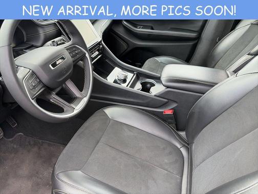 Diamond Black 2025 Jeep Grand Cherokee L Laredo