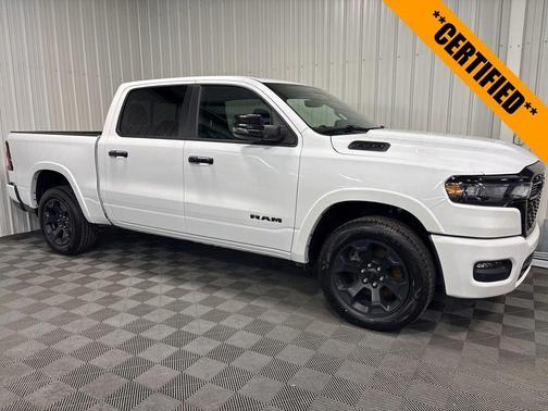 Bright White Clearcoat 2025 RAM 1500 Big Horn/Lone Star