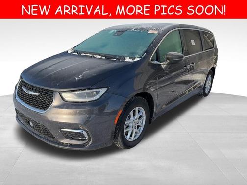 2023 Chrysler Pacifica Touring-L