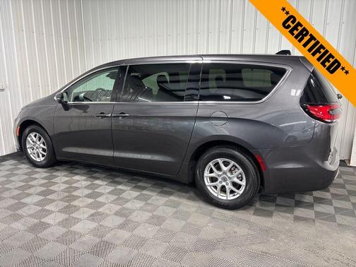 2023 Chrysler Pacifica Touring-L