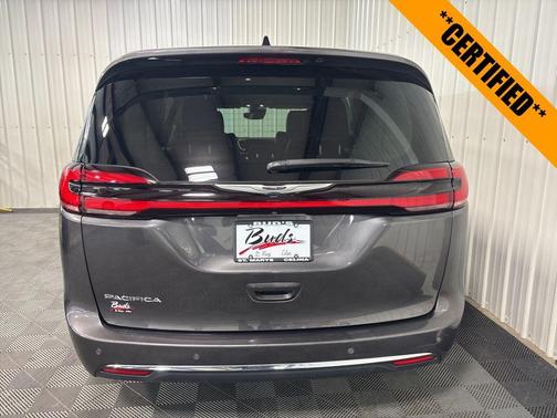 2023 Chrysler Pacifica Touring-L