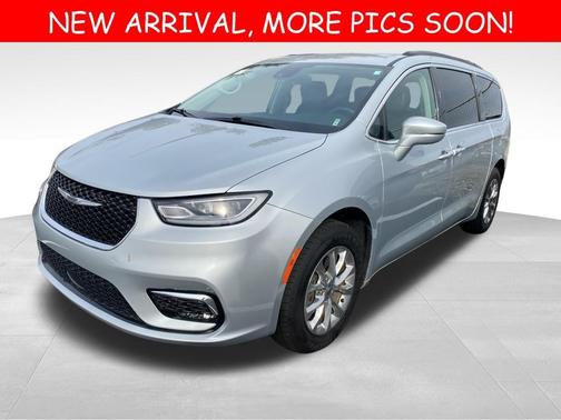 2022 Chrysler Pacifica Touring-L