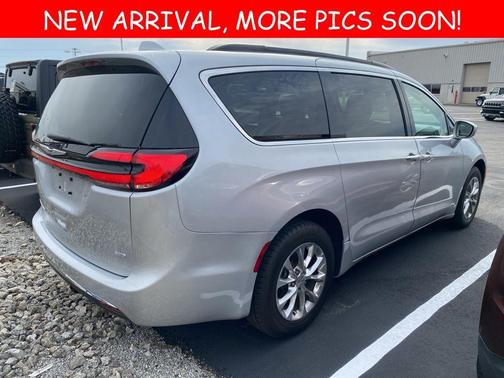 2022 Chrysler Pacifica Touring-L