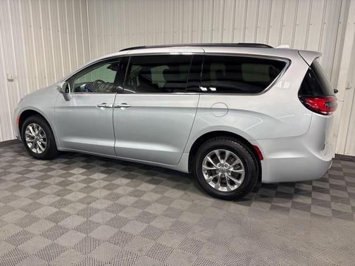 2022 Chrysler Pacifica Touring-L
