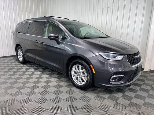2022 Chrysler Pacifica Touring-L