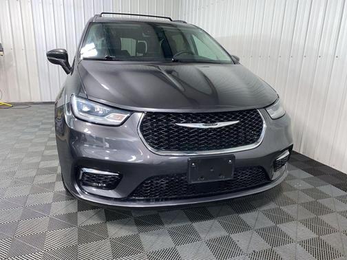 2022 Chrysler Pacifica Touring-L