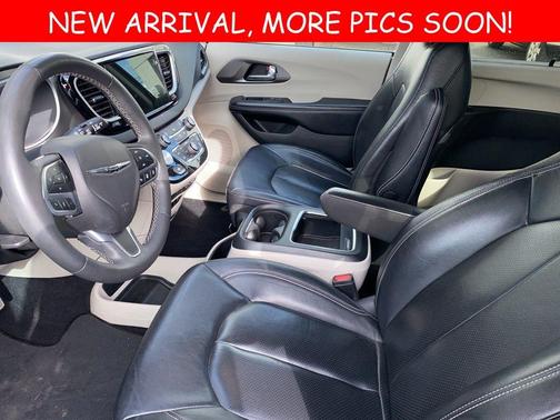 2022 Chrysler Pacifica Touring-L