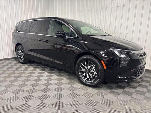 PXJ 2027 Chrysler Pacifica LIMITED